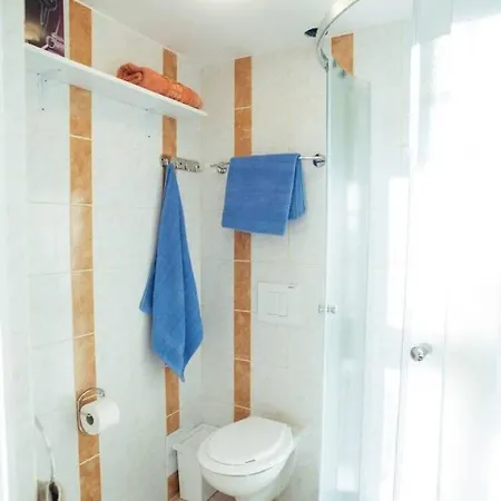 Central Studio Apartment *